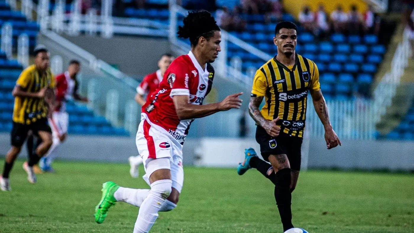 Matheus Lucas thi đấu cho Volta Redonda tại Brazil