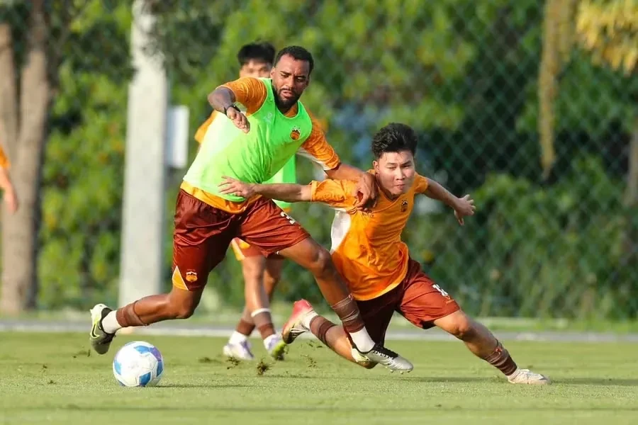 Júlio César tranh chấp trong buổi tập của Hoàng Anh Gia Lai