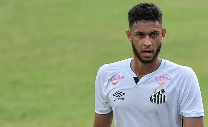 Robson Reis trong màu áo Santos ở giai đoạn đầu sự nghiệp