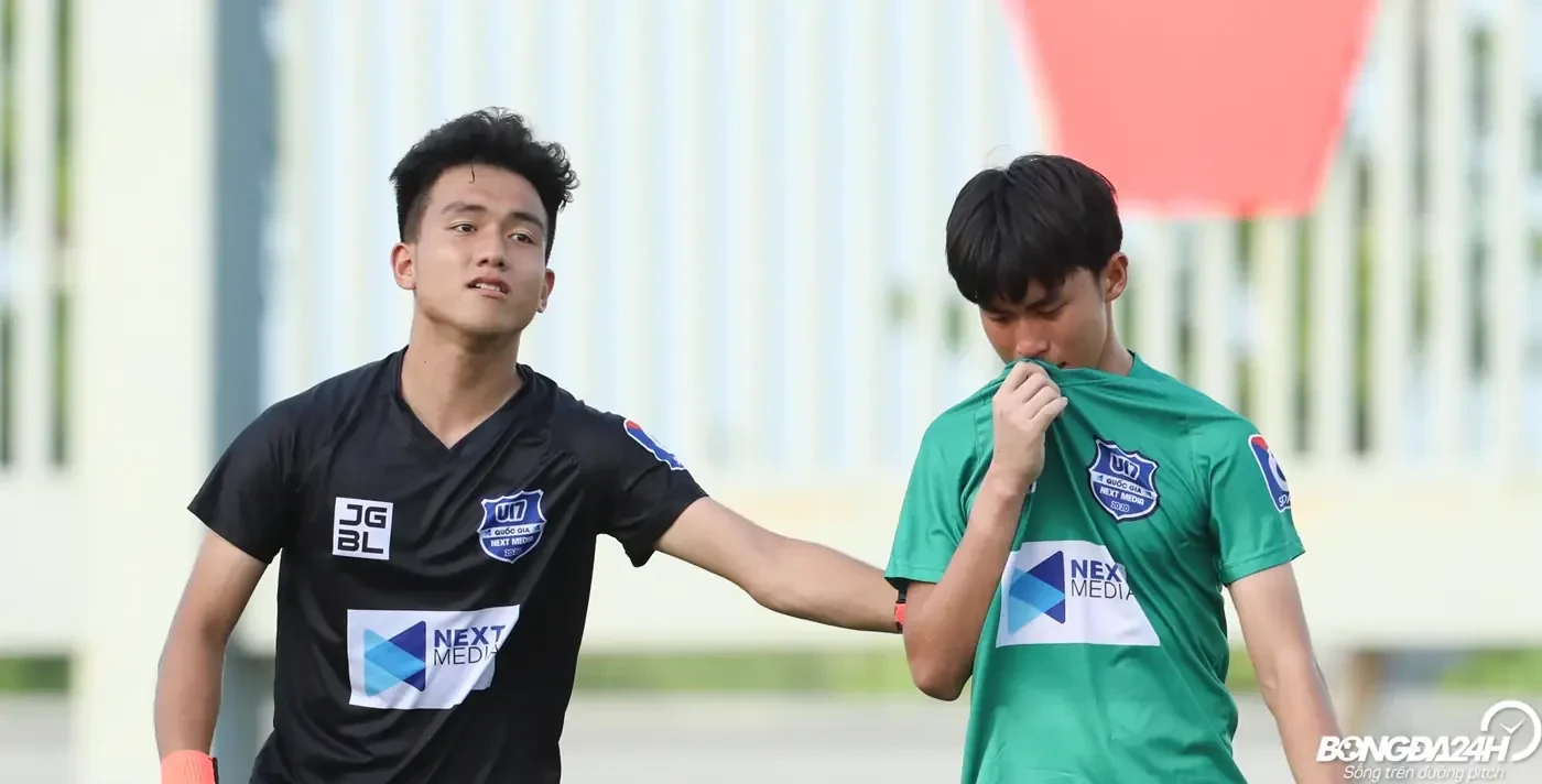 Huỳnh Trần Bảo Duy thi đấu trong màu áo U17 HAGL năm 2020