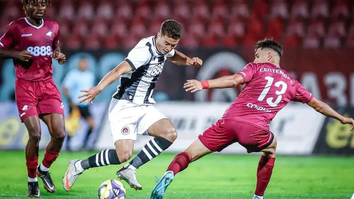 Luaan Augusto dẫn bóng trong màu áo Lokomotiv Sofia